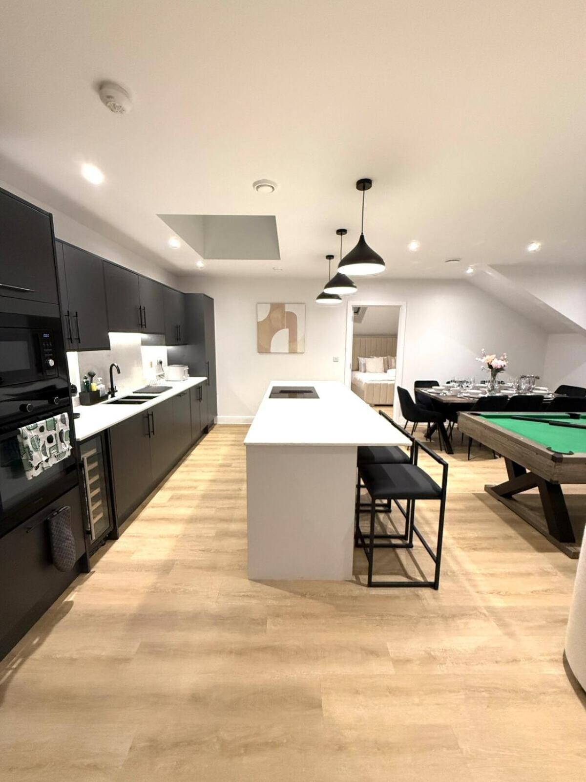 Sale Road Serviced Apartments Near Airport & Trafford Centre Вітеншо Номер фото