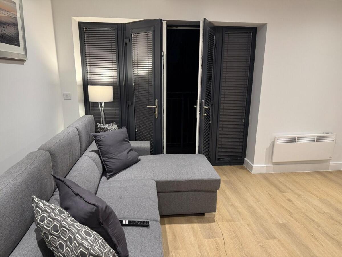Sale Road Serviced Apartments Near Airport & Trafford Centre Вітеншо Номер фото