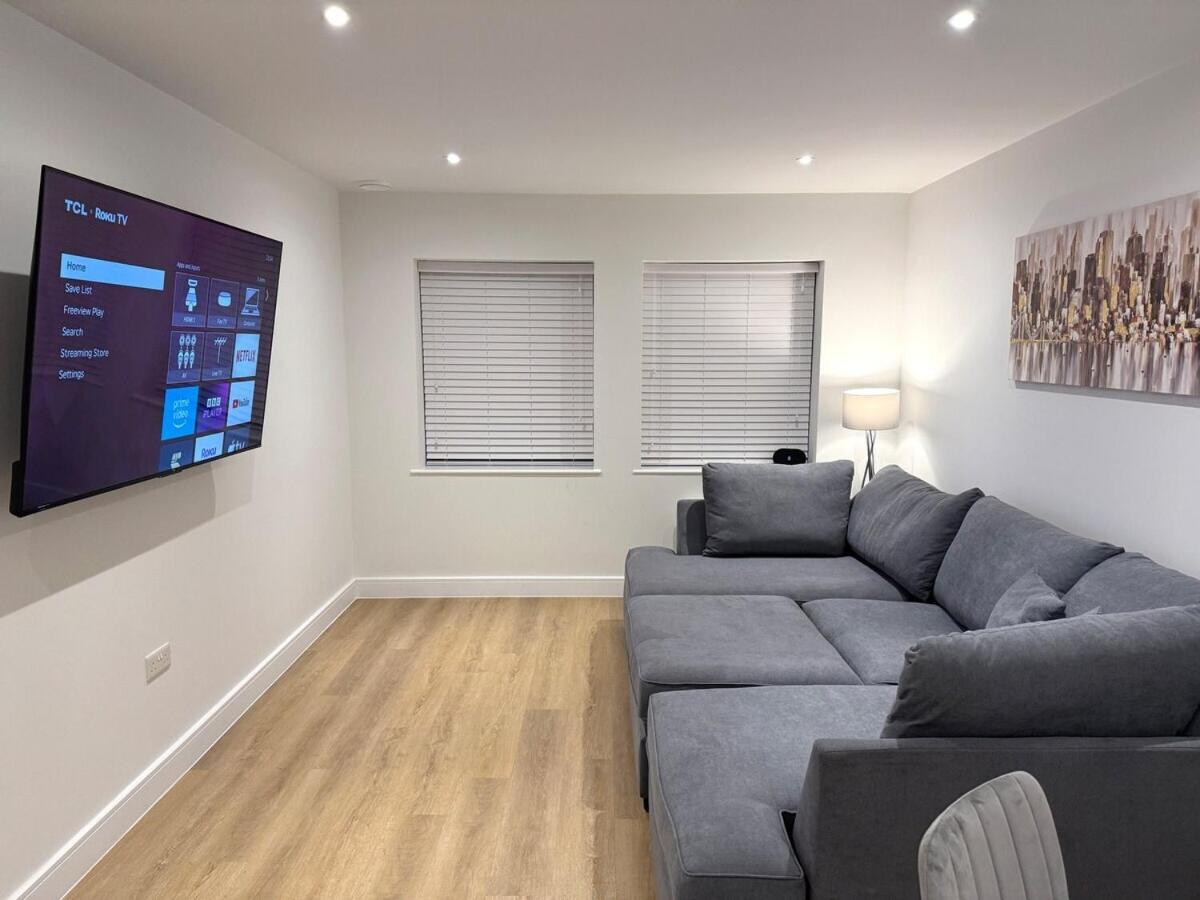 Sale Road Serviced Apartments Near Airport & Trafford Centre Вітеншо Номер фото